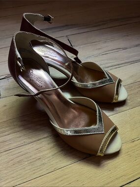 Seychelles Tan and Gold Open-Toe Ankle-Strap Heels US 7.5 NWOT